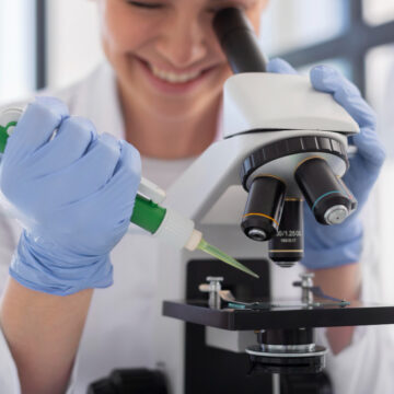 Biomedicina x Farmácia: quais são as diferenças entre os cursos?