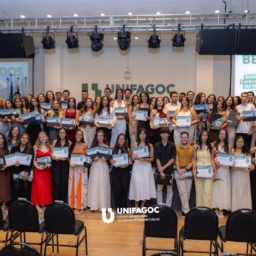 UNIFAGOC homenageia estudantes com melhor desempenho acadêmico referente a 2025-1 e 2025-2 na cerimônia Aluno Destaque