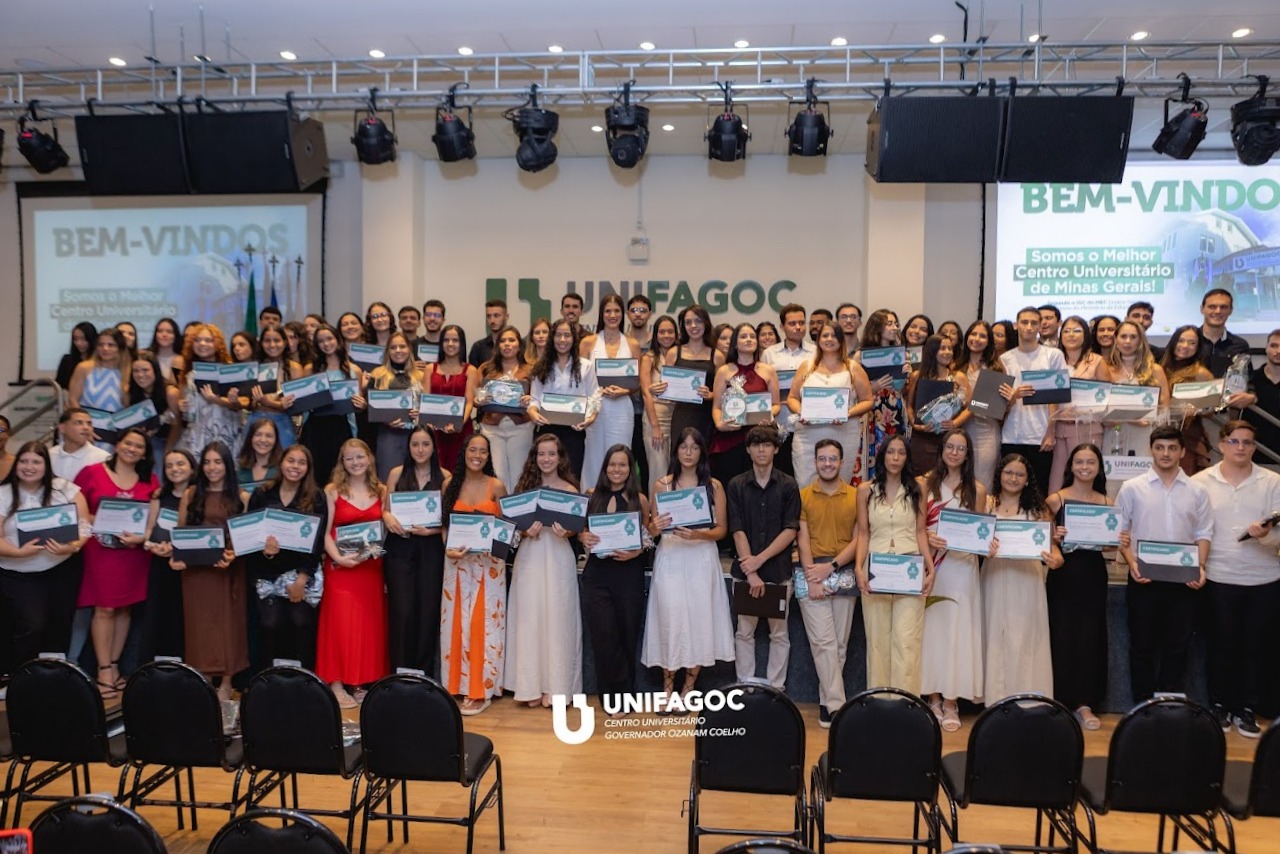 UNIFAGOC homenageia estudantes com melhor desempenho acadêmico referente a 2025-1 e 2025-2 na cerimônia Aluno Destaque