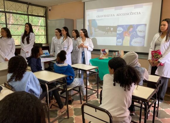 Alunos de Medicina do UNIFAGOC promovem ações educativas em escola estadual de Ubá