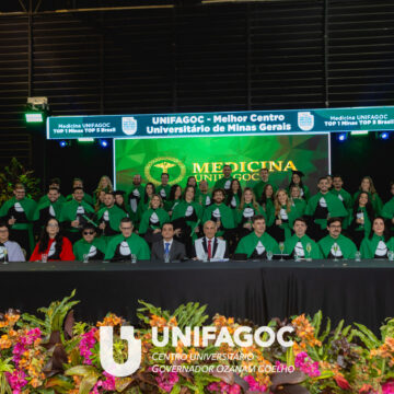 Novos médicos recebem diploma em cerimônia de colação de grau da Turma 13 do UNIFAGOC