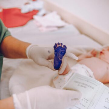 Fisioterapia neonatal: como o cuidado fisioterapêutico ajuda a aliviar a dor do bebê na UTI