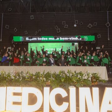 Colação de grau da 12ª turma de Medicina reafirma compromisso do UNIFAGOC com a formação de excelência