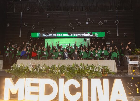 Colação de grau da 12ª turma de Medicina reafirma compromisso do UNIFAGOC com a formação de excelência