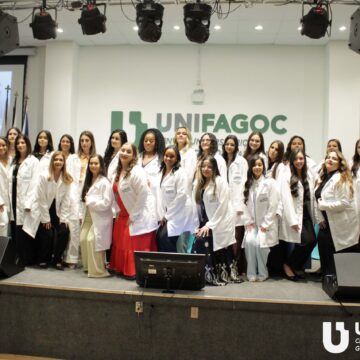 Cerimônia de entrega de jalecos celebra jornada das alunas de Estética e Cosmética