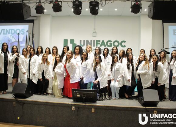 Cerimônia de entrega de jalecos celebra jornada das alunas de Estética e Cosmética