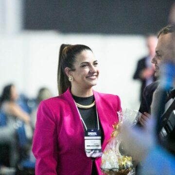 Professora do UNIFAGOC ministra aulas de Endodontia em Portugal e compartilha trajetória de destaque na Odontologia