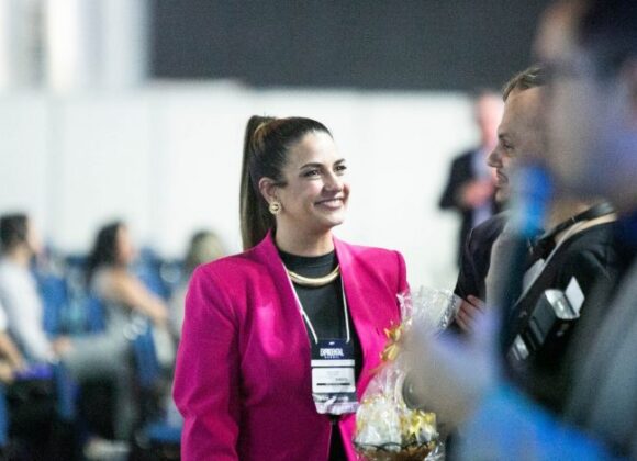 Professora do UNIFAGOC ministra aulas de Endodontia em Portugal e compartilha trajetória de destaque na Odontologia