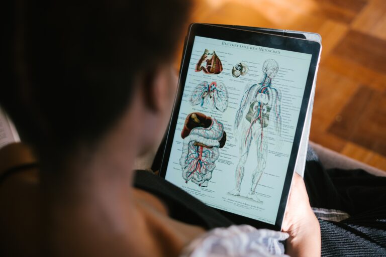 Tem diploma na área da saúde? Saiba como sua formação pode ajudar no curso de Medicina