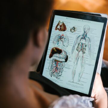 Tem diploma na área da saúde? Saiba como sua formação pode ajudar no curso de Medicina