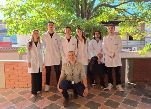 Alunos de Medicina UNIFAGOC realizam ação sobre Diabetes e Hipertensão na E.E. Dr. José Januário Carneiro