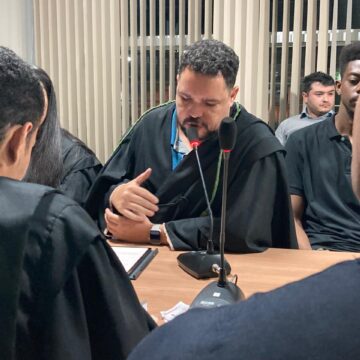 Alunos do 7º período do curso de Direito do UNIFAGOC realizam audiência simulada sobre conflito de direitos fundamentais