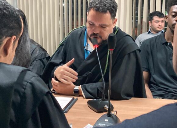 Alunos do 7º período do curso de Direito do UNIFAGOC realizam audiência simulada sobre conflito de direitos fundamentais