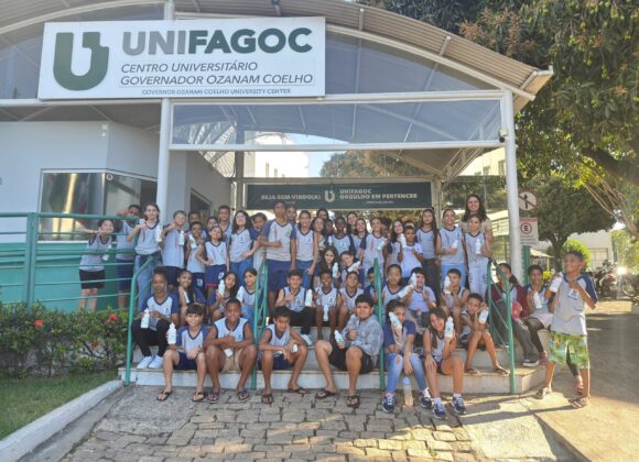 UNIFAGOC recebe alunos do CAIC de Ubá para experiência acadêmica