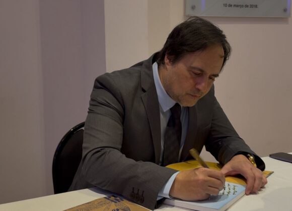 Professor Braz Durso lança livro no UNIFAGOC e reforça protagonismo internacional na odontologia