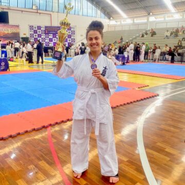 Aluna da Educação Física UNIFAGOC Bárbara Rocha conquista título de Campeã Brasileira de Karatê Shidokan