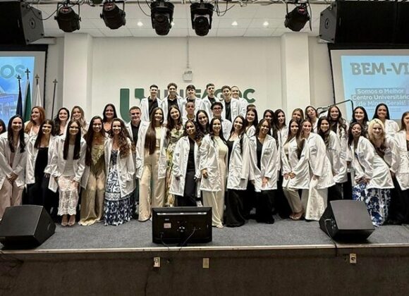 Cerimônia de entrega de jalecos reforça valores e compromisso com a excelência no curso de Odontologia do UNIFAGOC