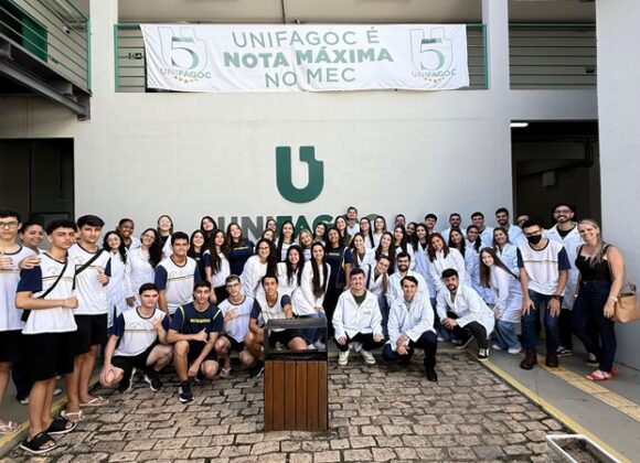 Alunos de Medicina do UNIFAGOC realizam ação de extensão com estudantes do Colégio Objetivo