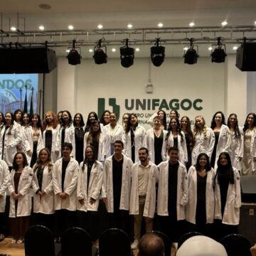 Entrega de jalecos celebra nova etapa clínica para os alunos de Psicologia do UNIFAGOC