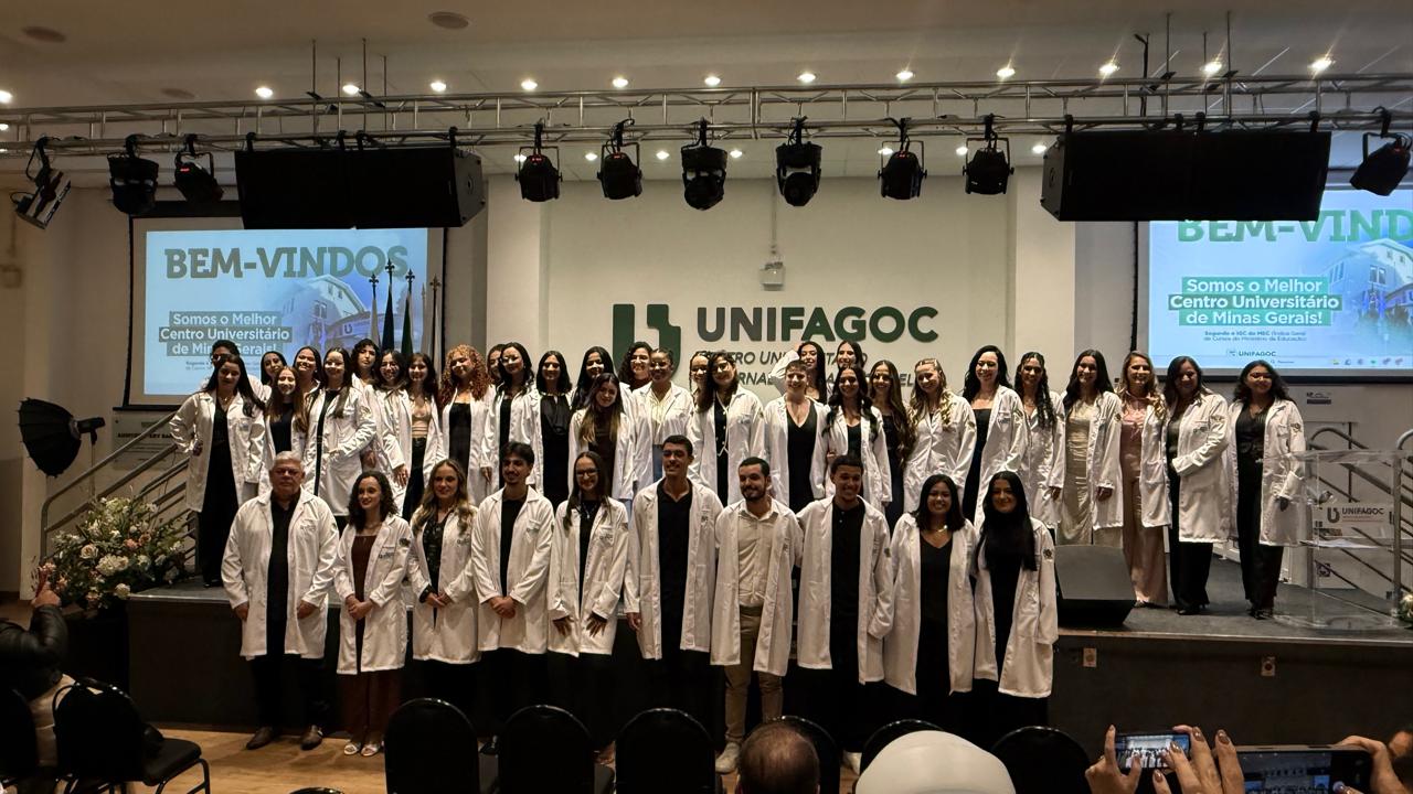 Entrega de jalecos celebra nova etapa clínica para os alunos de Psicologia do UNIFAGOC