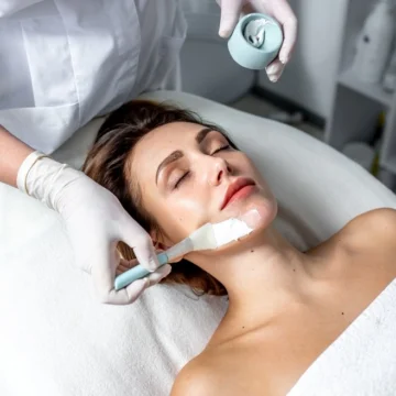 Graduação em Estética e Cosmética: o que muda na prática para quem tem diploma