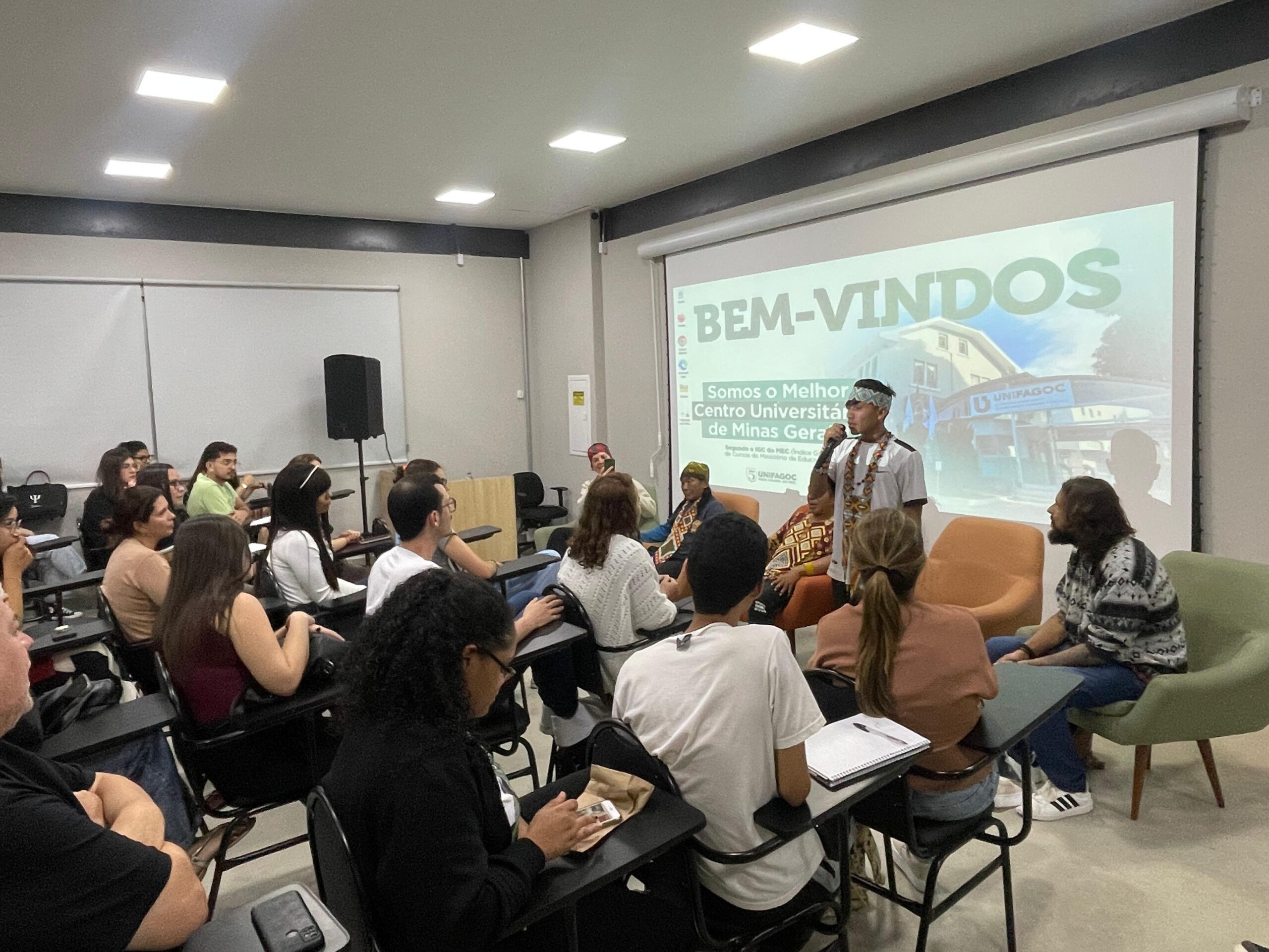 Curso de Psicologia do UNIFAGOC promove encontro com representantes do povo Huni Kuin