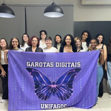 Café com Codificação reúne estudantes e profissionais para discutir carreiras na tecnologia