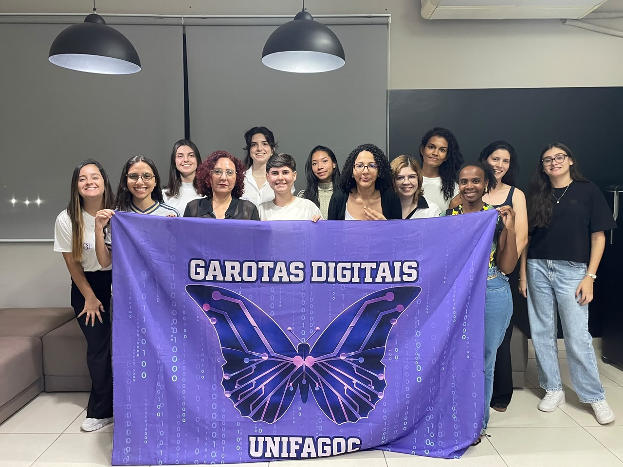 Café com Codificação reúne estudantes e profissionais para discutir carreiras na tecnologia