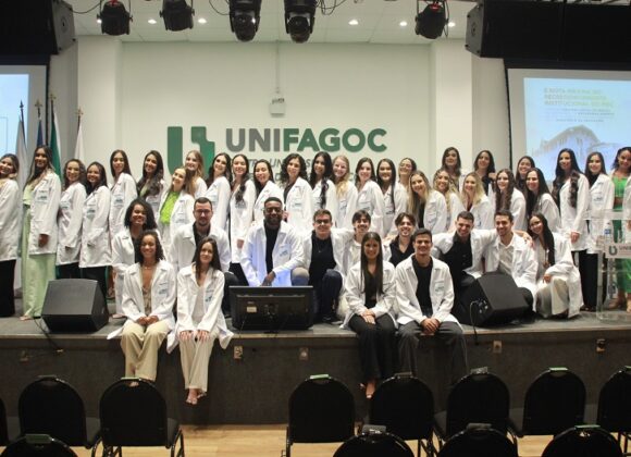 Nutrição UNIFAGOC realiza cerimônia de entrega de jalecos da Turma III