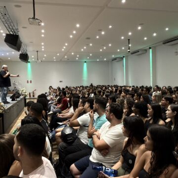 Calouros do UNIFAGOC participam de bate-papo com a reitoria no início do semestre letivo