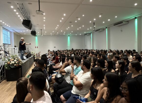 Calouros do UNIFAGOC participam de bate-papo com a reitoria no início do semestre letivo