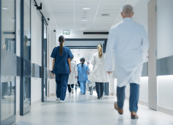 O que é o Enamed e como ele avalia os cursos de Medicina no Brasil