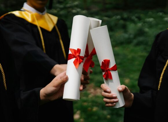 Diploma na mão: qual é o peso da graduação no mercado de trabalho atual?