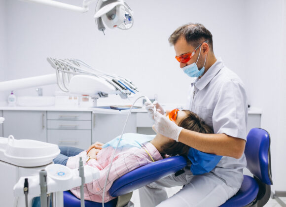 Dentista precisa de registro? Entenda o que é o CRO